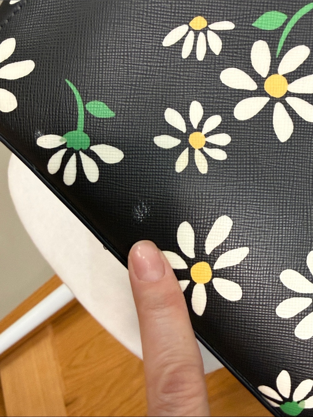 kate spade Black Daisy-Print Tote with White & Green Floral Motif - Picture 7 of 8